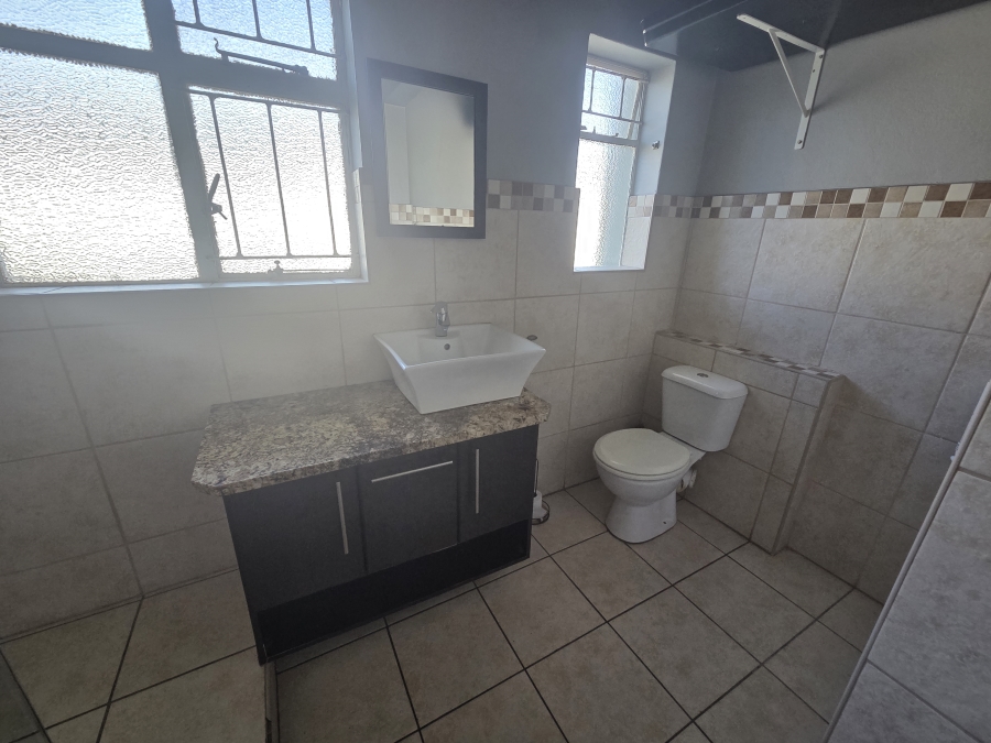 To Let 1 Bedroom Property for Rent in South End Eastern Cape
